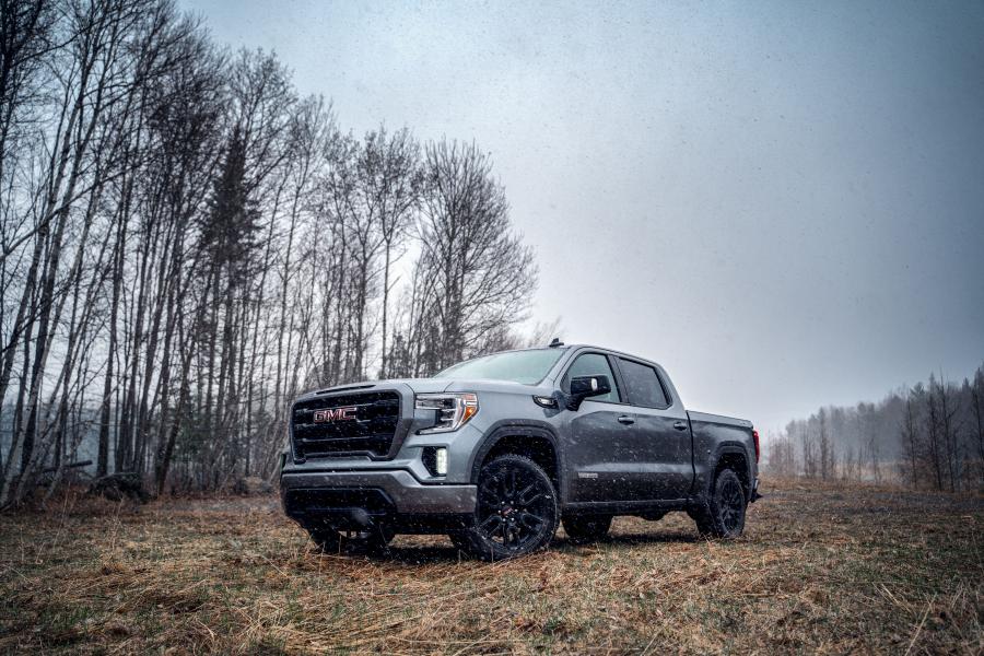  GMC Sierra Elevation Crew Cab 2018 года  (фото 15 из 29)